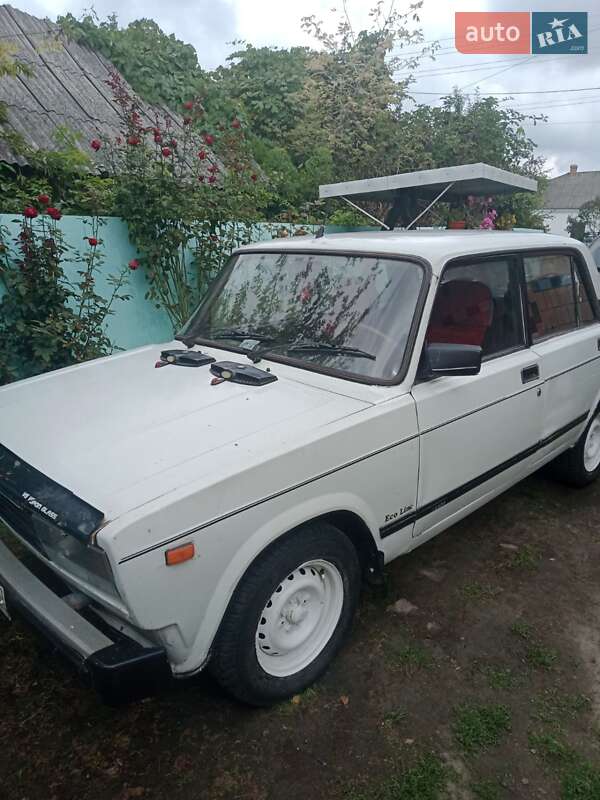 Седан ВАЗ / Lada 2105 1992 в Иваничах