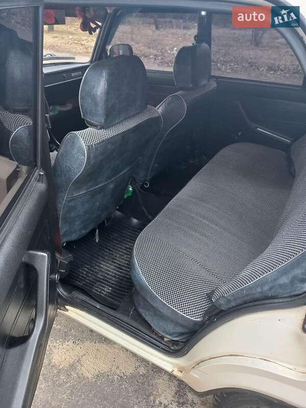 Седан ВАЗ / Lada 2105 1990 в Кривом Роге фото 10 Седан ВАЗ / Lada 2105 1990 в Кривом Роге