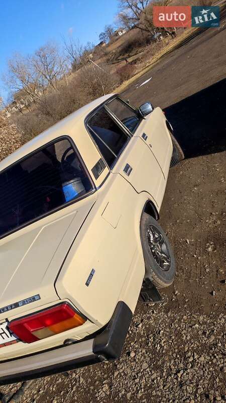 Седан ВАЗ / Lada 2105 1987 в Голованівську