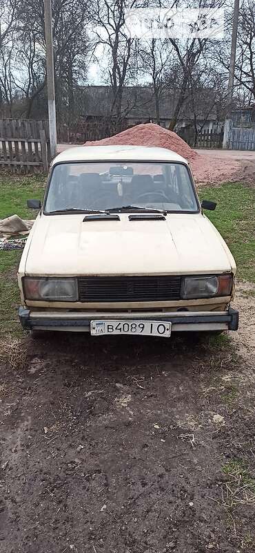 Седан ВАЗ / Lada 2105 1990 в Овруче