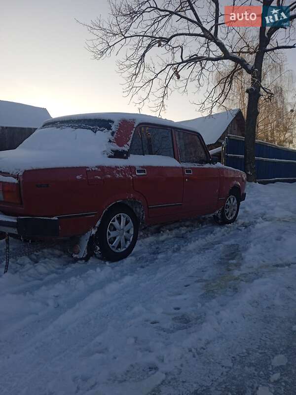 Седан ВАЗ / Lada 2105 1981 в Овруче