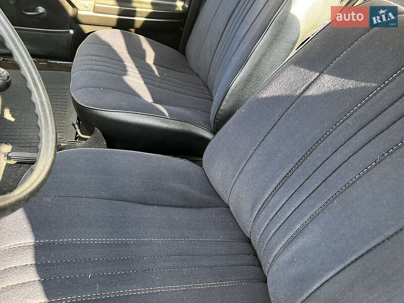 Седан ВАЗ / Lada 2105 1992 в Нововолынске