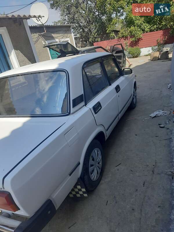 Седан ВАЗ / Lada 2105 1993 в Николаевке фото 4 Седан ВАЗ / Lada 2105 1993 в Николаевке