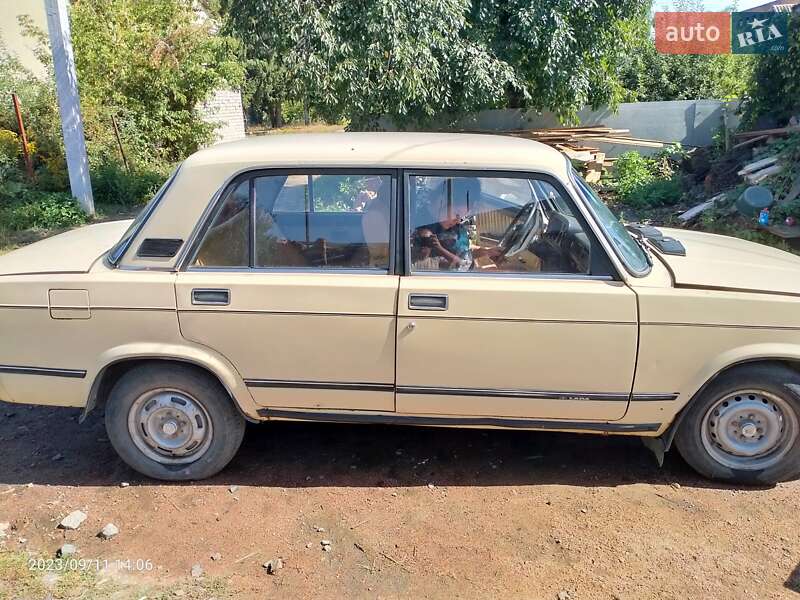 Седан ВАЗ / Lada 2105 1983 в Хорошеві