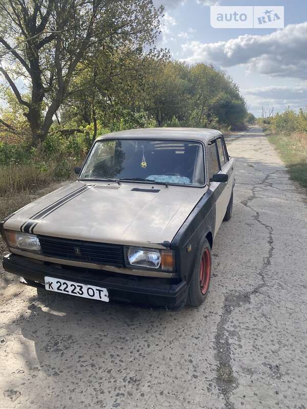 Седан ВАЗ / Lada 2105 1982 в Одессе