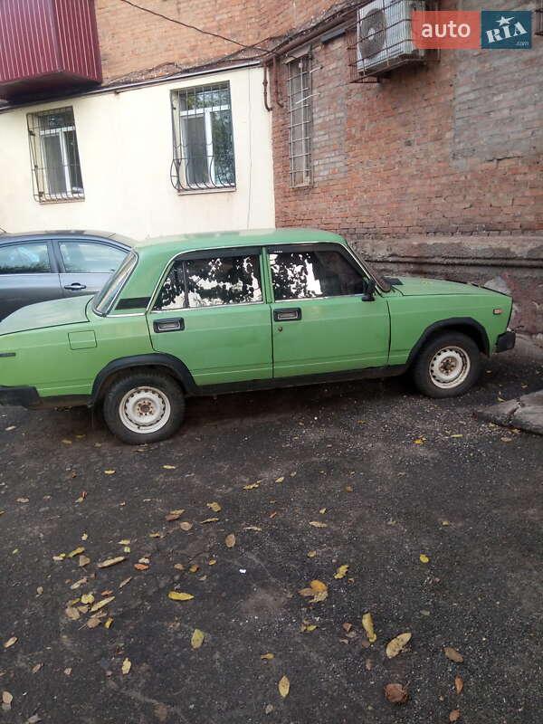 Седан ВАЗ / Lada 2105 1985 в Кривом Роге