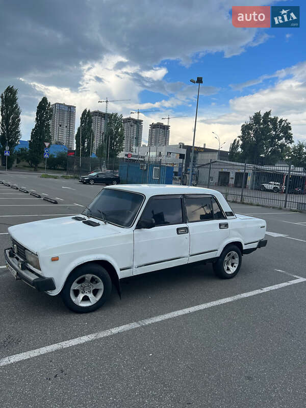 Седан ВАЗ / Lada 2105 1982 в Києві