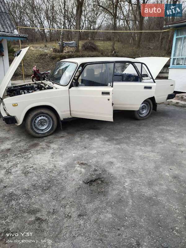 Седан ВАЗ / Lada 2105 1990 в Дубно