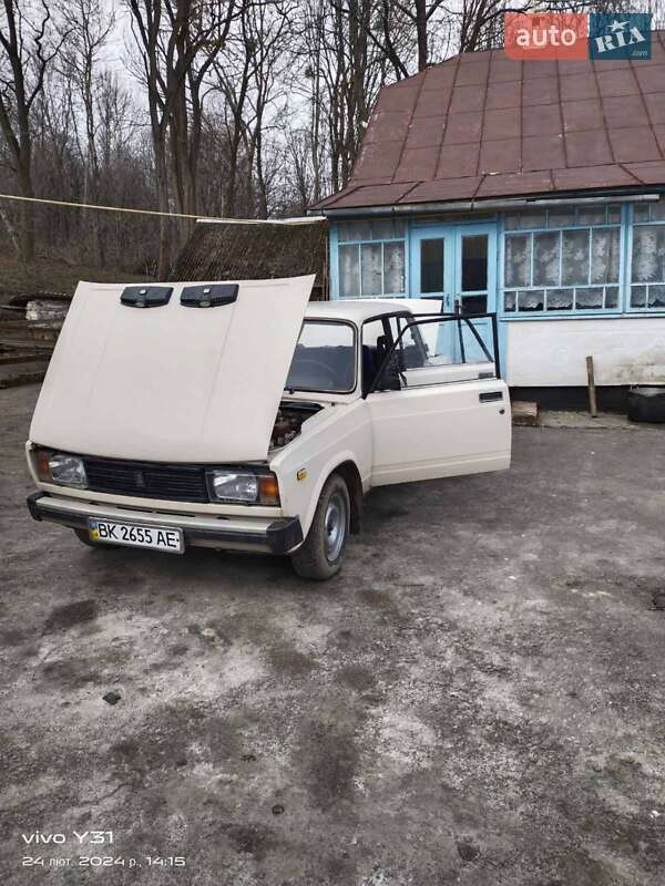 Седан ВАЗ / Lada 2105 1990 в Дубно
