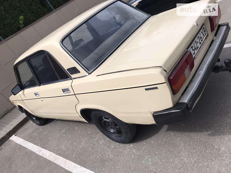 Седан ВАЗ / Lada 2105 1984 в Умани