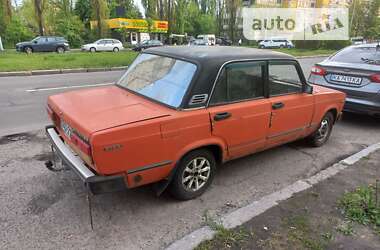 Седан ВАЗ / Lada 2105 1982 в Киеве