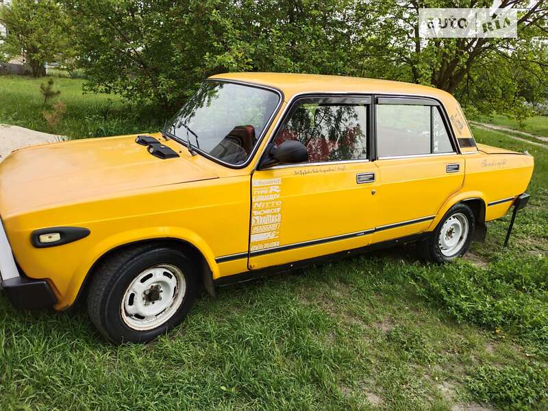 Седан ВАЗ / Lada 2105 1983 в Дніпрі