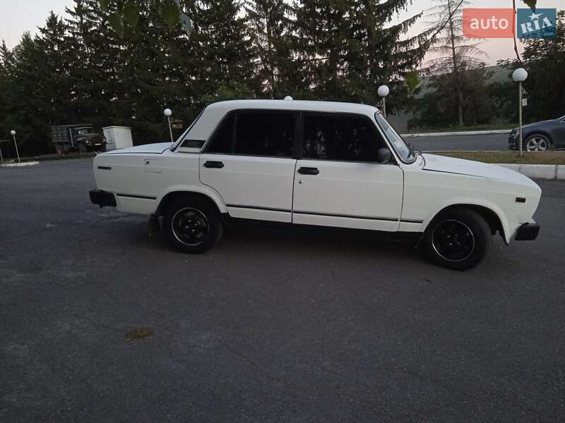 Седан ВАЗ / Lada 2105 1982 в Шаргороде