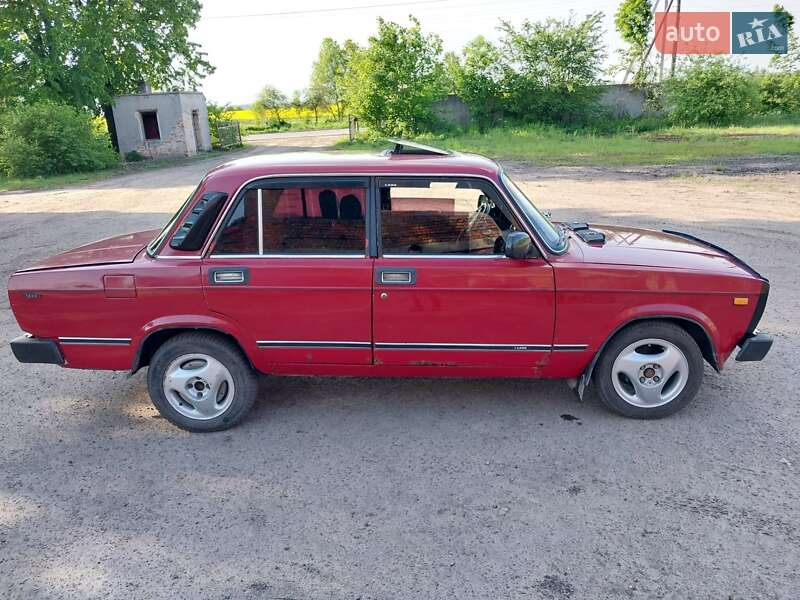 Седан ВАЗ / Lada 2105 1983 в Белзе
