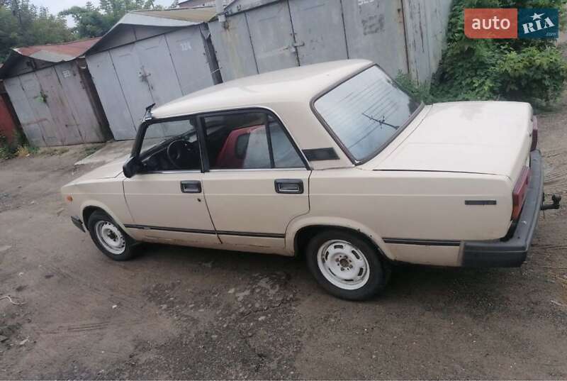 Седан ВАЗ / Lada 2105 1982 в Киеве