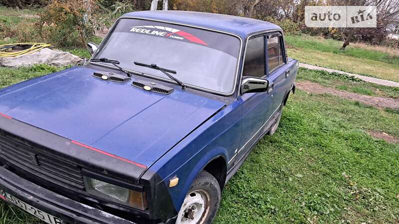 Седан ВАЗ / Lada 2105 1988 в Черновцах