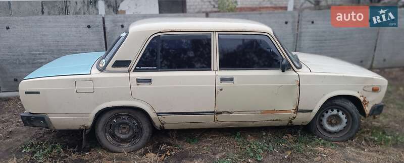 Седан ВАЗ / Lada 2105 1983 в Зміїві