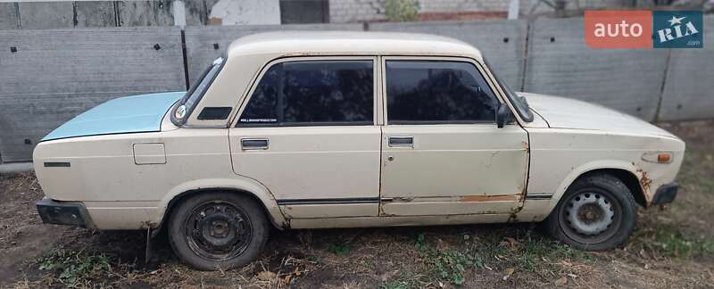 Седан ВАЗ / Lada 2105 1983 в Змиеве фото Седан ВАЗ / Lada 2105 1983 в Змиеве