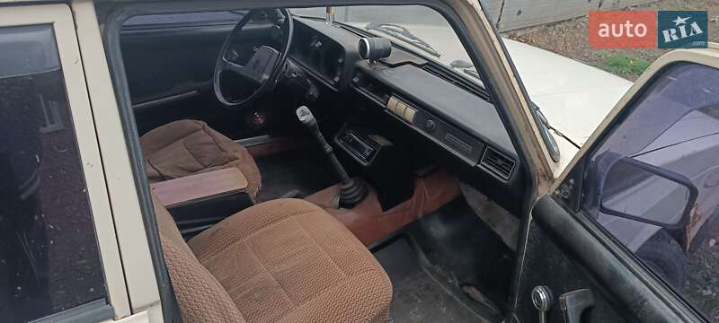 Седан ВАЗ / Lada 2105 1983 в Змиеве фото 6 Седан ВАЗ / Lada 2105 1983 в Змиеве