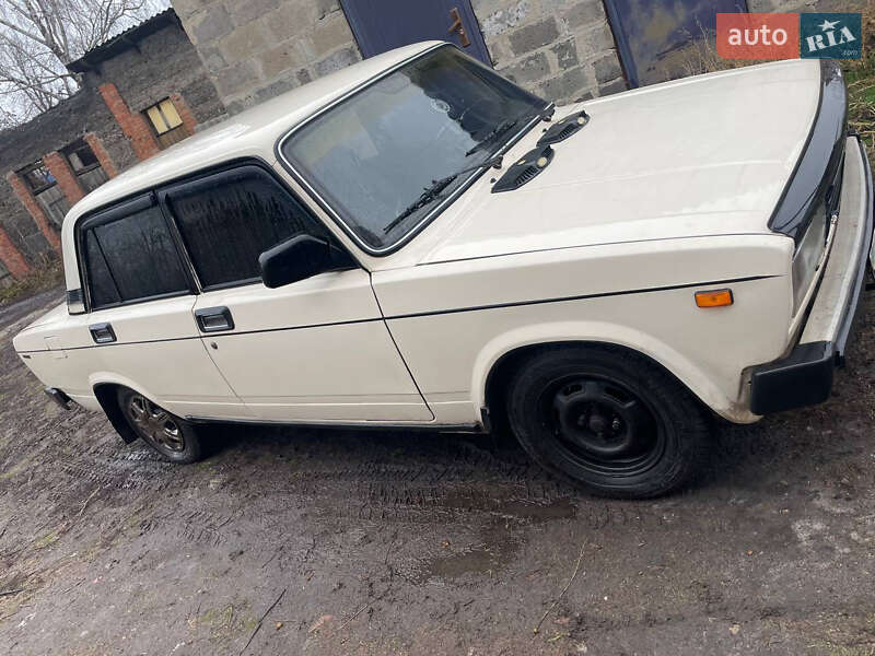 Седан ВАЗ / Lada 2105 1992 в Сахновщині