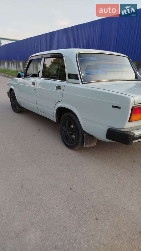 Седан ВАЗ / Lada 2105 1990 в Чернівцях