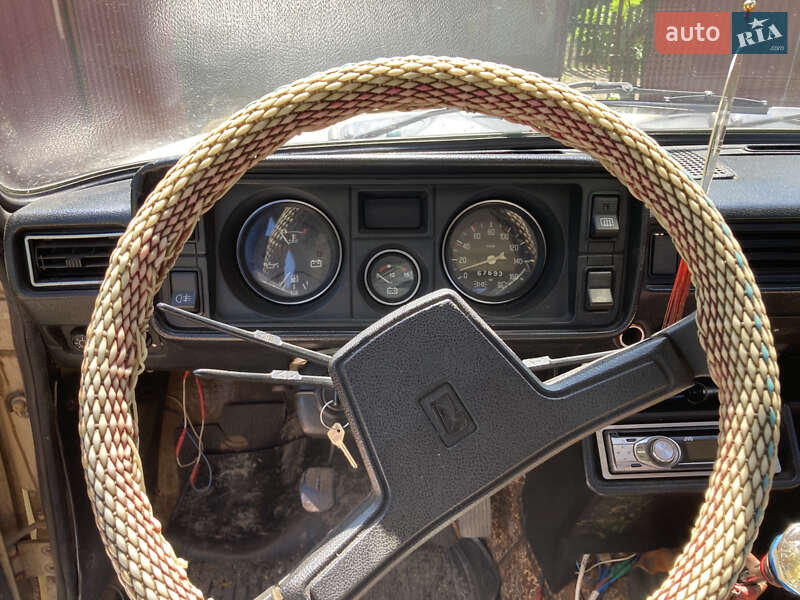 Седан ВАЗ / Lada 2105 1990 в Великой Михайловке фото 10 Седан ВАЗ / Lada 2105 1990 в Великой Михайловке