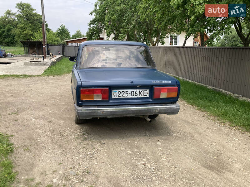 Седан ВАЗ / Lada 2105 1983 в Черновцах
