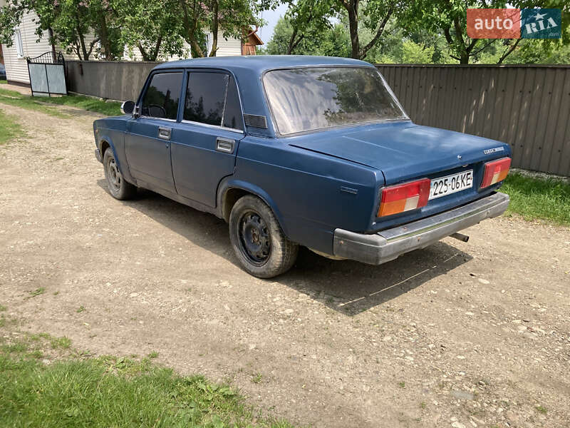 Седан ВАЗ / Lada 2105 1983 в Черновцах