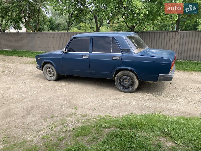 Седан ВАЗ / Lada 2105 1983 в Черновцах