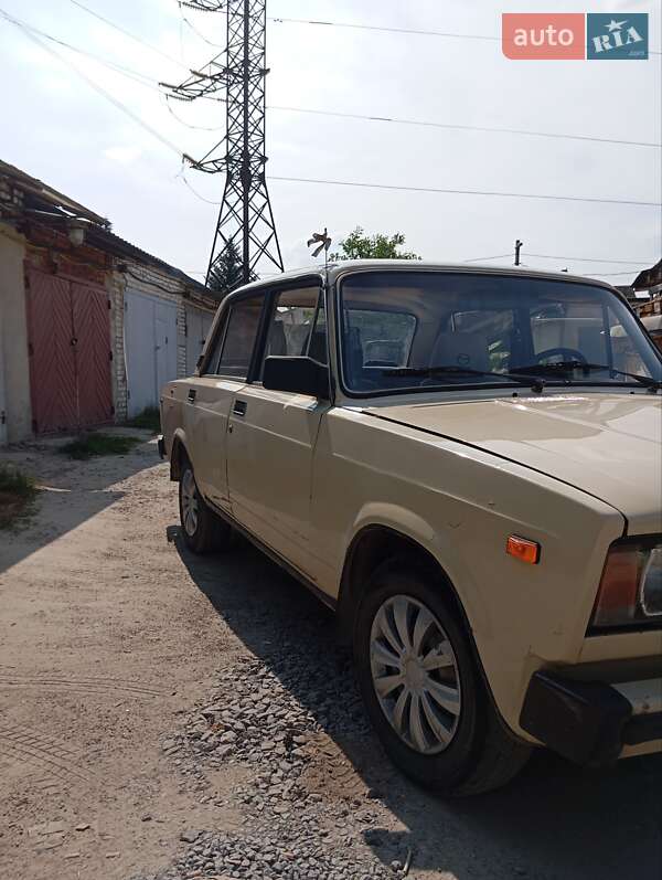 Седан ВАЗ / Lada 2105 1981 в Львове