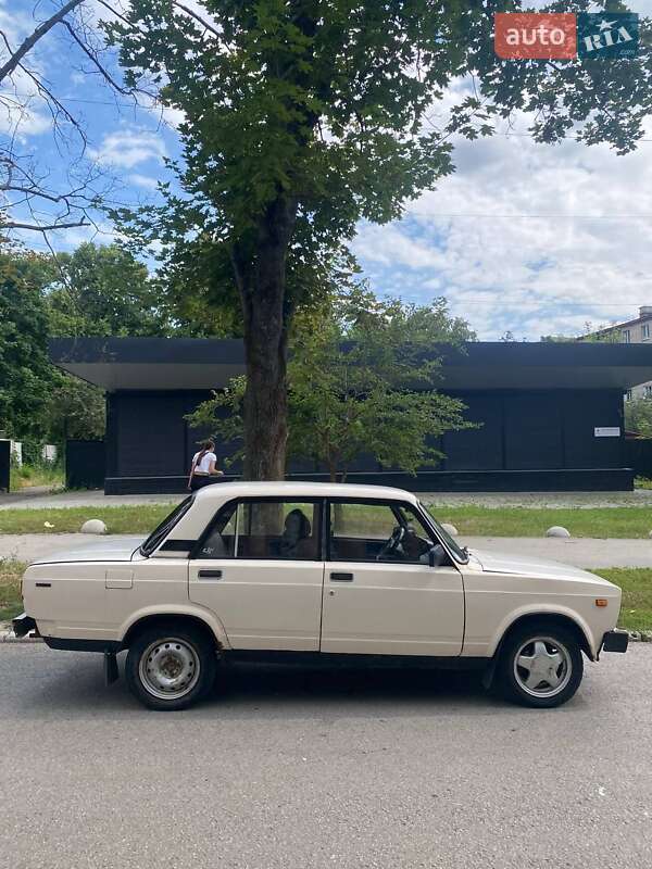 Седан ВАЗ / Lada 2105 1986 в Харькове
