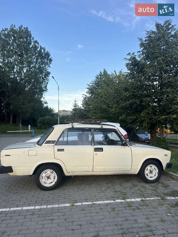 Седан ВАЗ / Lada 2105 1984 в Львове