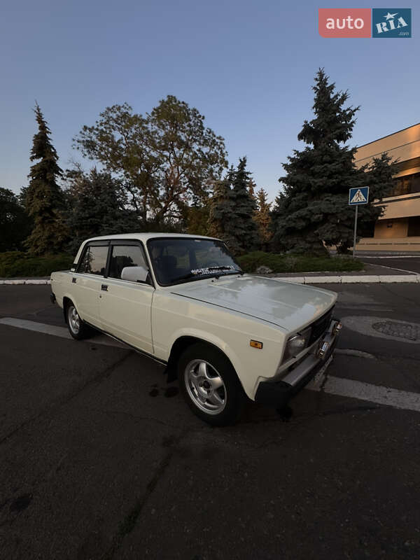 Седан ВАЗ / Lada 2105 1999 в Одессе