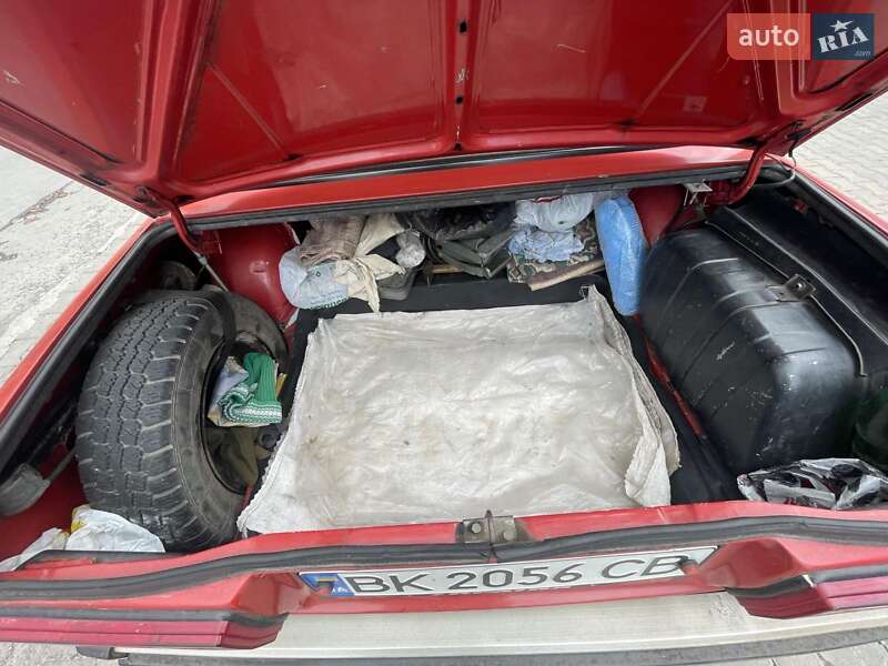 Седан ВАЗ / Lada 2105 1991 в Здолбунове фото 12 Седан ВАЗ / Lada 2105 1991 в Здолбунове