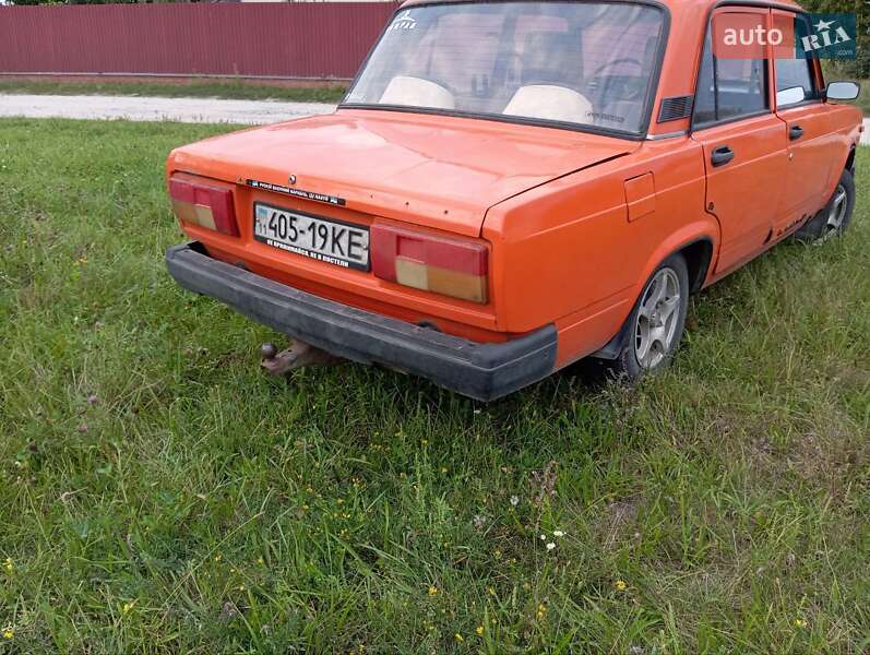 Седан ВАЗ / Lada 2105 1982 в Борисполе