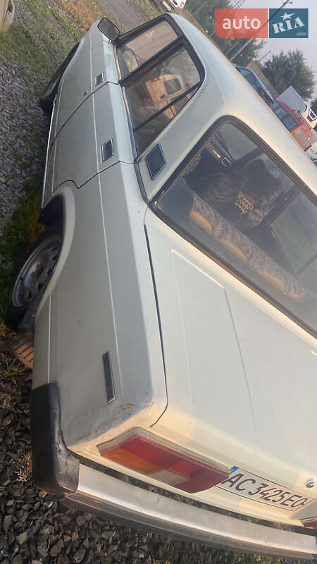 Седан ВАЗ / Lada 2105 1981 в Нововолынске