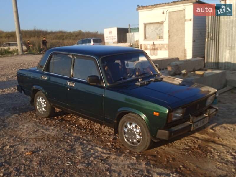 Седан ВАЗ / Lada 2105 1986 в Ровно фото 3 Седан ВАЗ / Lada 2105 1986 в Ровно
