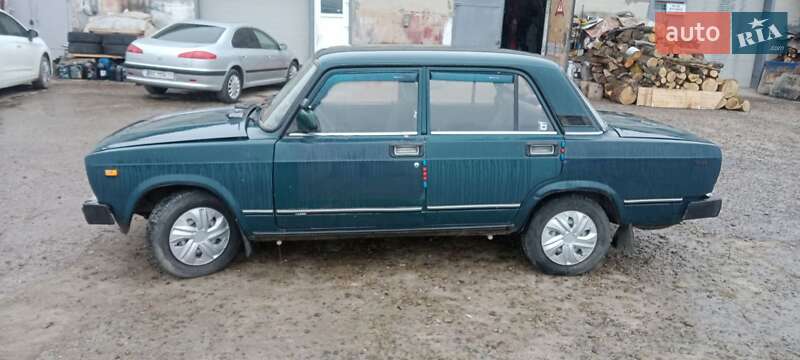 Седан ВАЗ / Lada 2105 2000 в Новом Роздоле