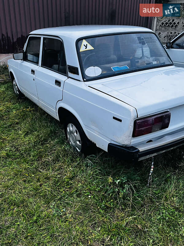 Седан ВАЗ / Lada 2105 1988 в Каневі фото 4 Седан ВАЗ / Lada 2105 1988 в Каневі