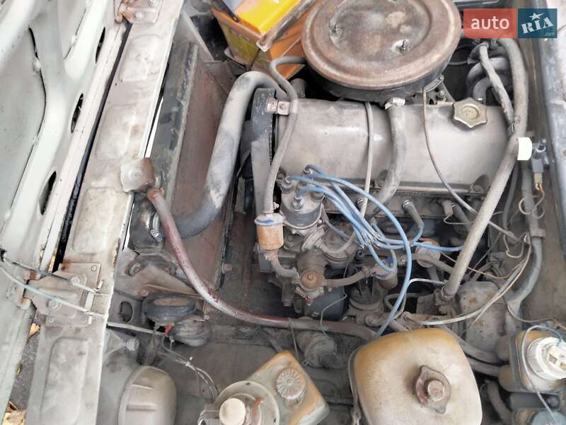 Седан ВАЗ / Lada 2105 1982 в Верхнеднепровске фото 2 Седан ВАЗ / Lada 2105 1982 в Верхнеднепровске