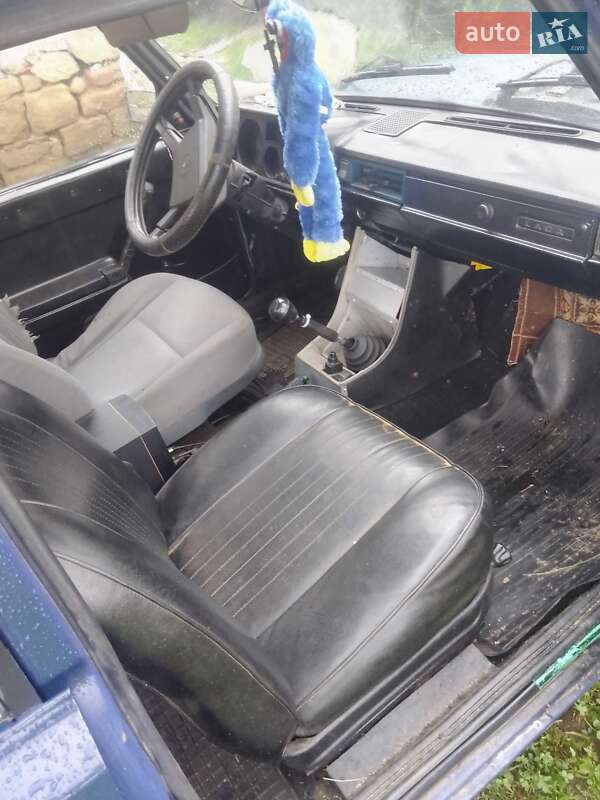 Седан ВАЗ / Lada 2105 1986 в Тячеве фото 3 Седан ВАЗ / Lada 2105 1986 в Тячеве