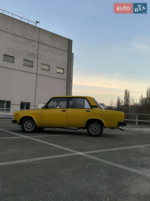 Седан ВАЗ / Lada 2105 1983 в Києві