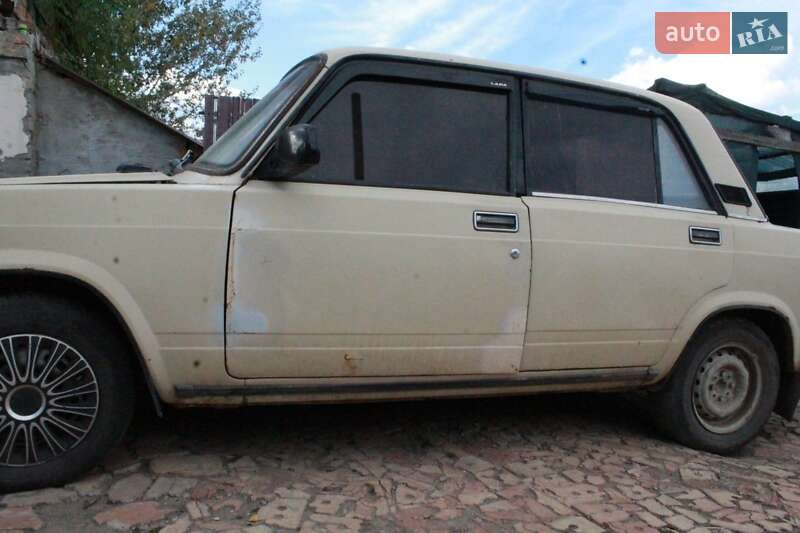 Седан ВАЗ / Lada 2105 1982 в Томаківці