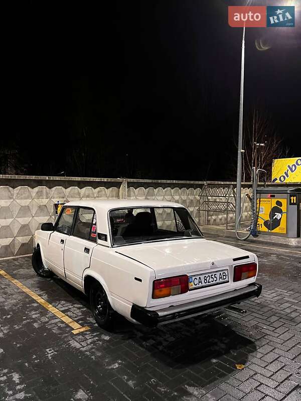 Седан ВАЗ / Lada 2105 1989 в Вышгороде