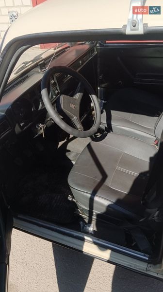 Седан ВАЗ / Lada 2105 1990 в Харькове