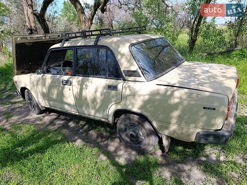 Седан ВАЗ / Lada 2105 1990 в Каменском
