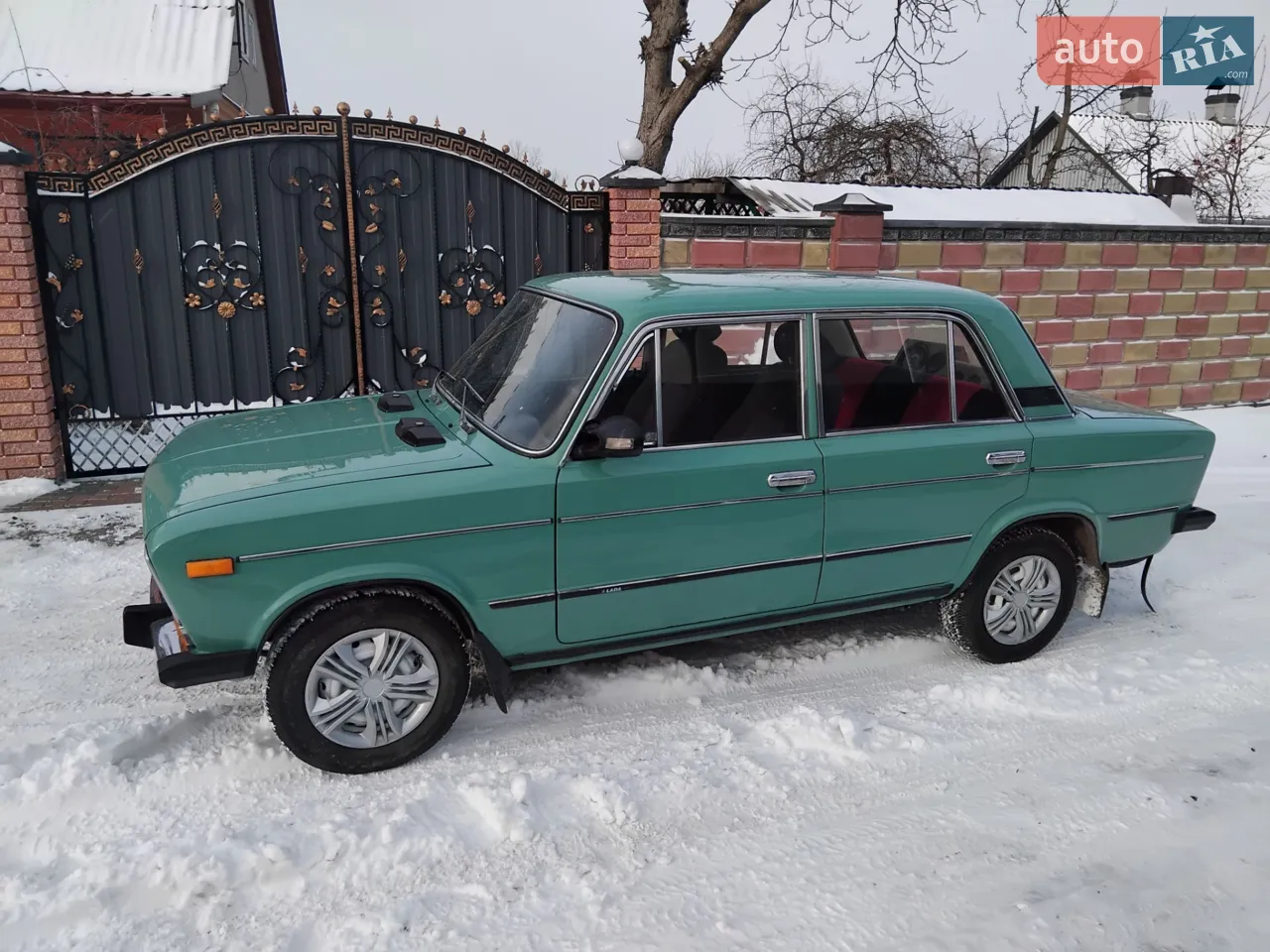 Автомобіль має гарно збережений стан, двигун та ходова без проблем.
Стан кузова на відмінно, все працює, резина зимова, новий акумулятор.
Документи впорядку.
Сів та поїхав.