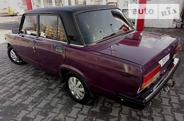 Седан ВАЗ / Lada 2107 1999 в Киеве