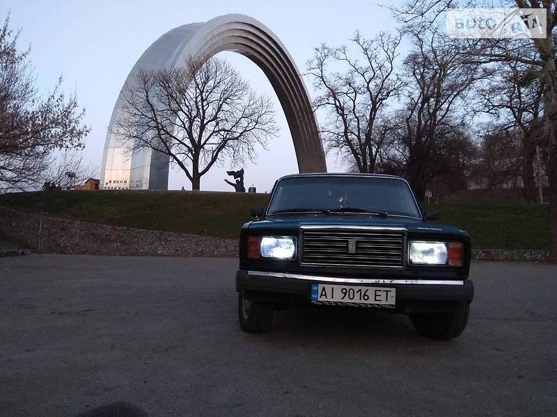 Седан ВАЗ / Lada 2107 1996 в Киеве