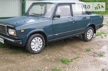Седан ВАЗ / Lada 2107 2003 в Черновцах